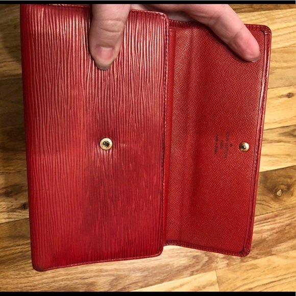 Red Epi Wallet - Picture 6 of 13